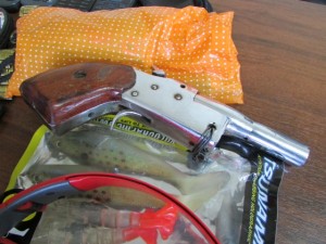 Arma como evidencia en robo a bus en Manabí