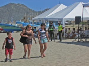Policía Nacional presente en el Sudamericano de Surf en San Lorenzo (8)