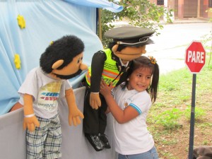 Integrante del curso vacacional se deleita con el show de Paquito