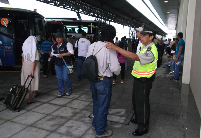Personal del servicio urbano y de tránsito de la Policía Nacional, darán seguridad en la Terminal Terrestre de Babahoyo1