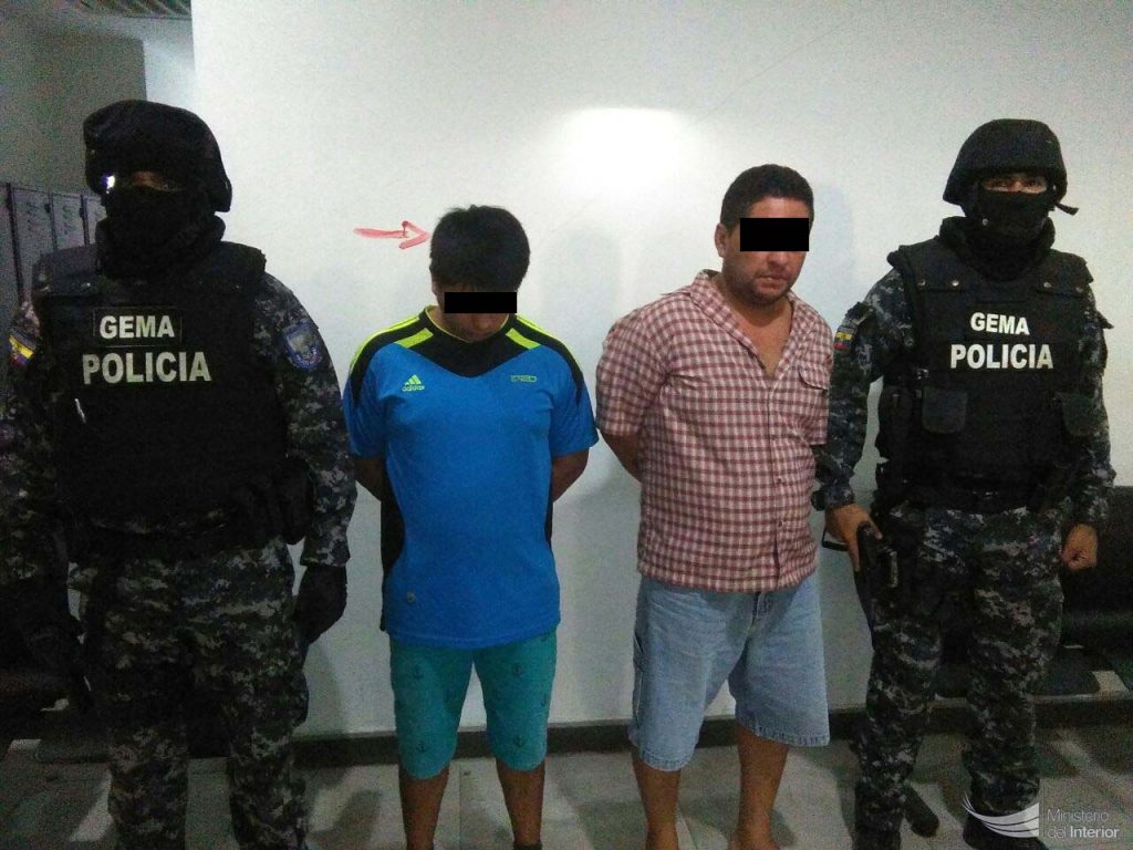 En Manta, dos sujetos fueron detenidos por el robo a un local comercial ...