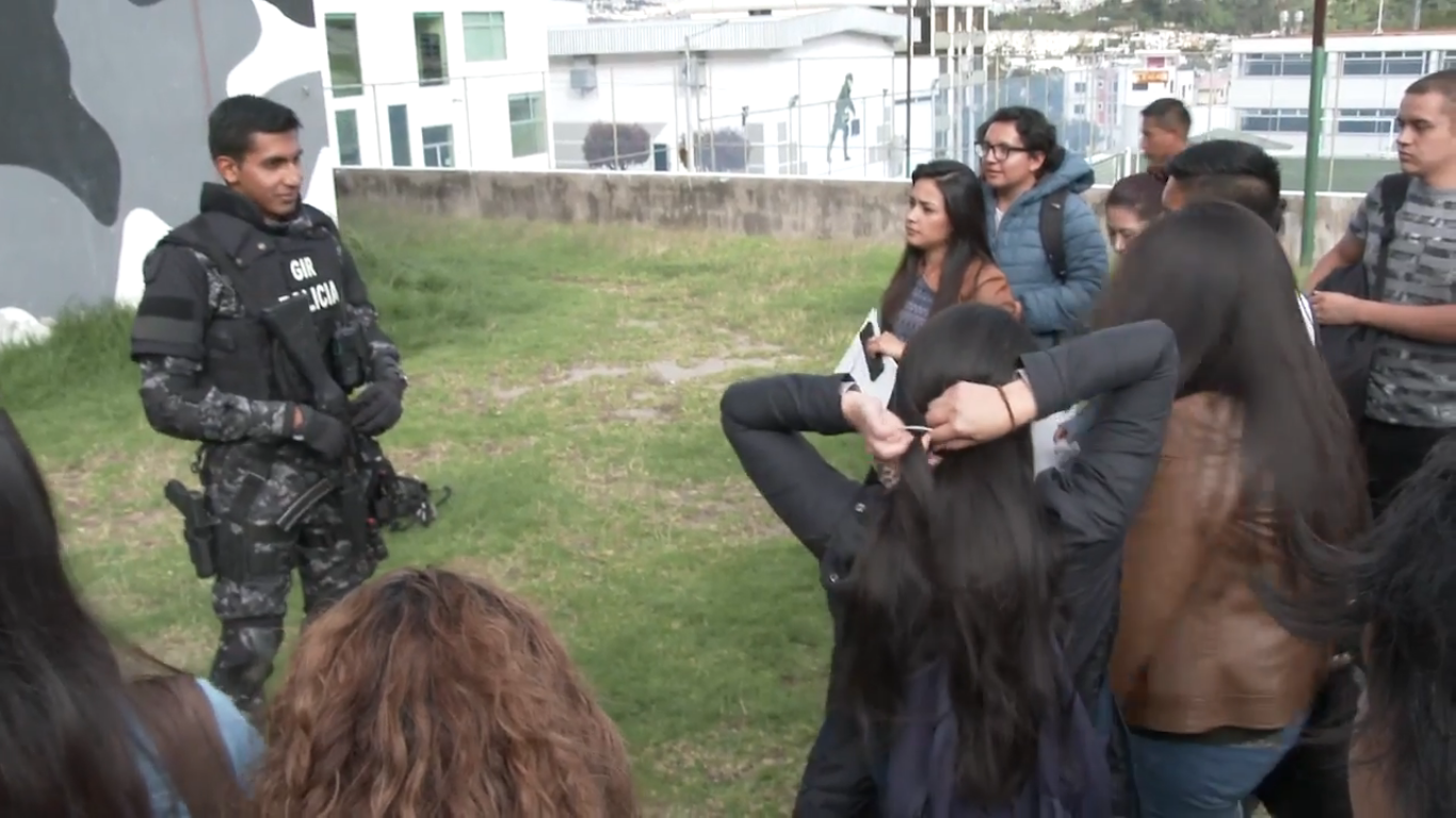 Estudiantes universitarios participaron en el primer taller policial con el GIR